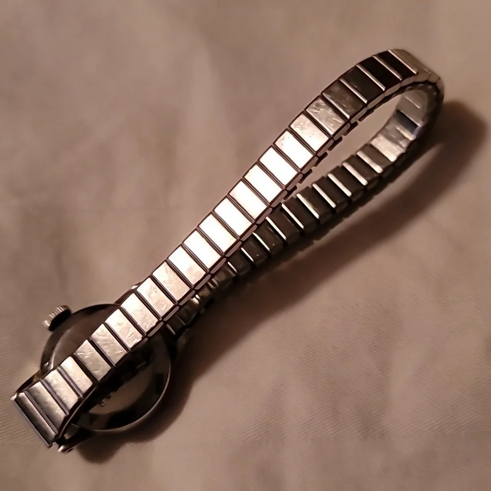 Vintage Girard Perregaux‎ Ladies Silvertone Mechanical Wind-Up Watch Not Working